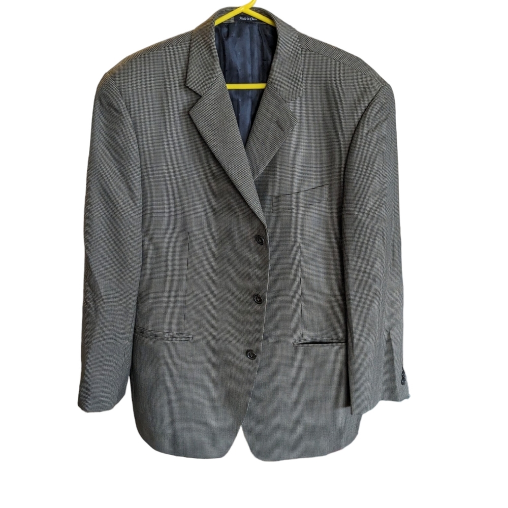 Men's Van Heusen three button blazer 44S